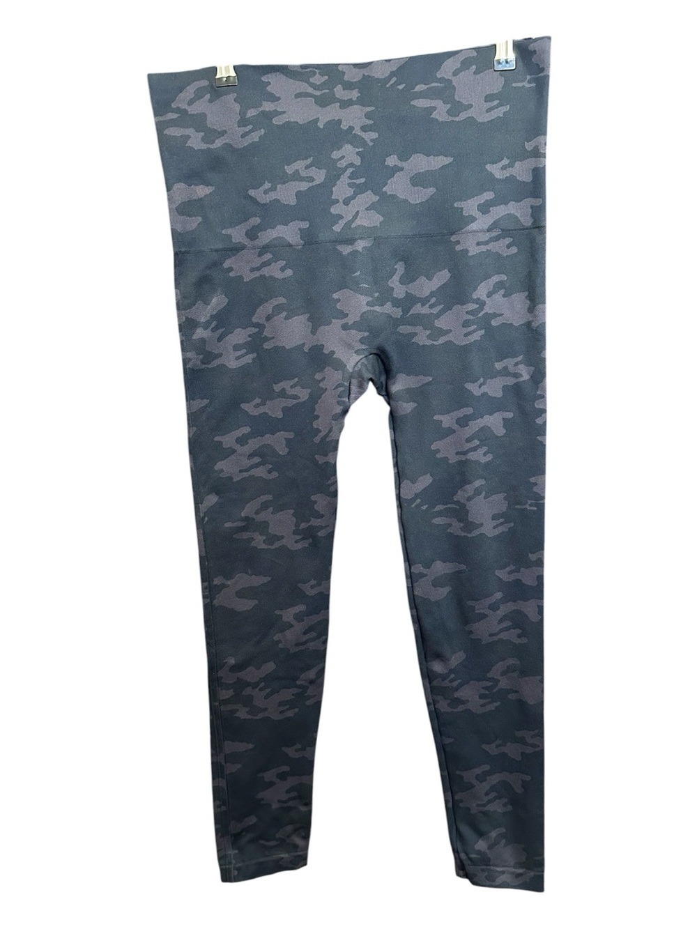 SPANX: LOOK AT ME NOW SEAMLESS LEGGINGS - BLACK CAMO - Picture 6 of 10